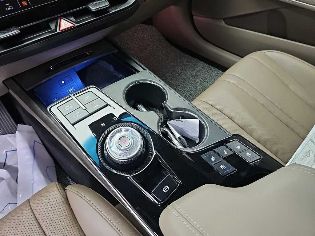 Kia K8 — photo 08
