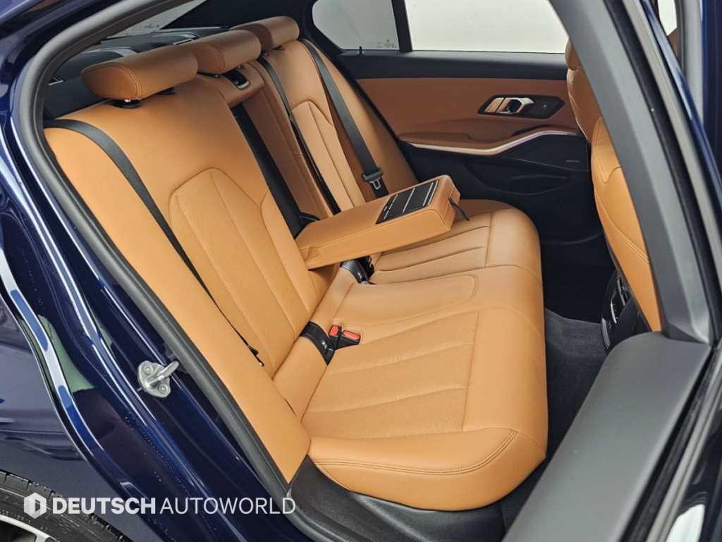 BMW 3-Series — photo 12