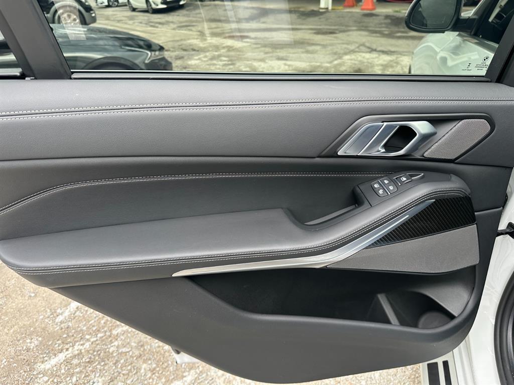 BMW X7 — photo 07