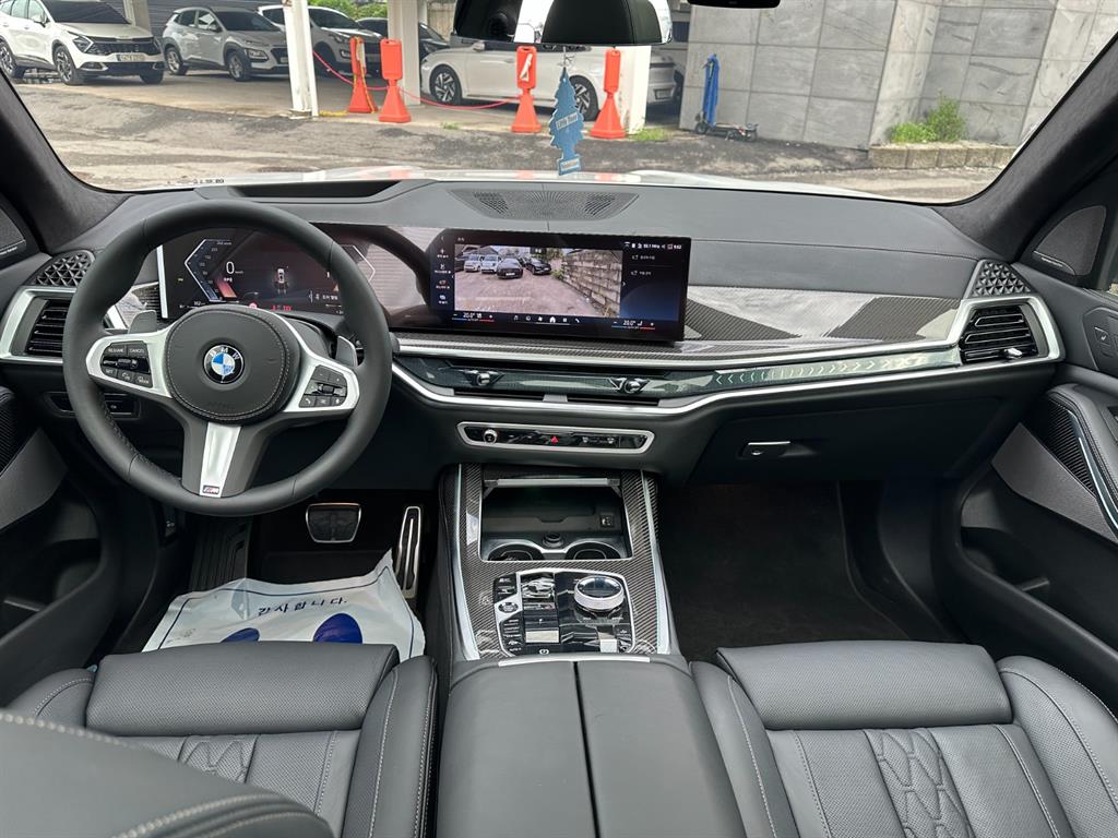 BMW X7 — photo 09