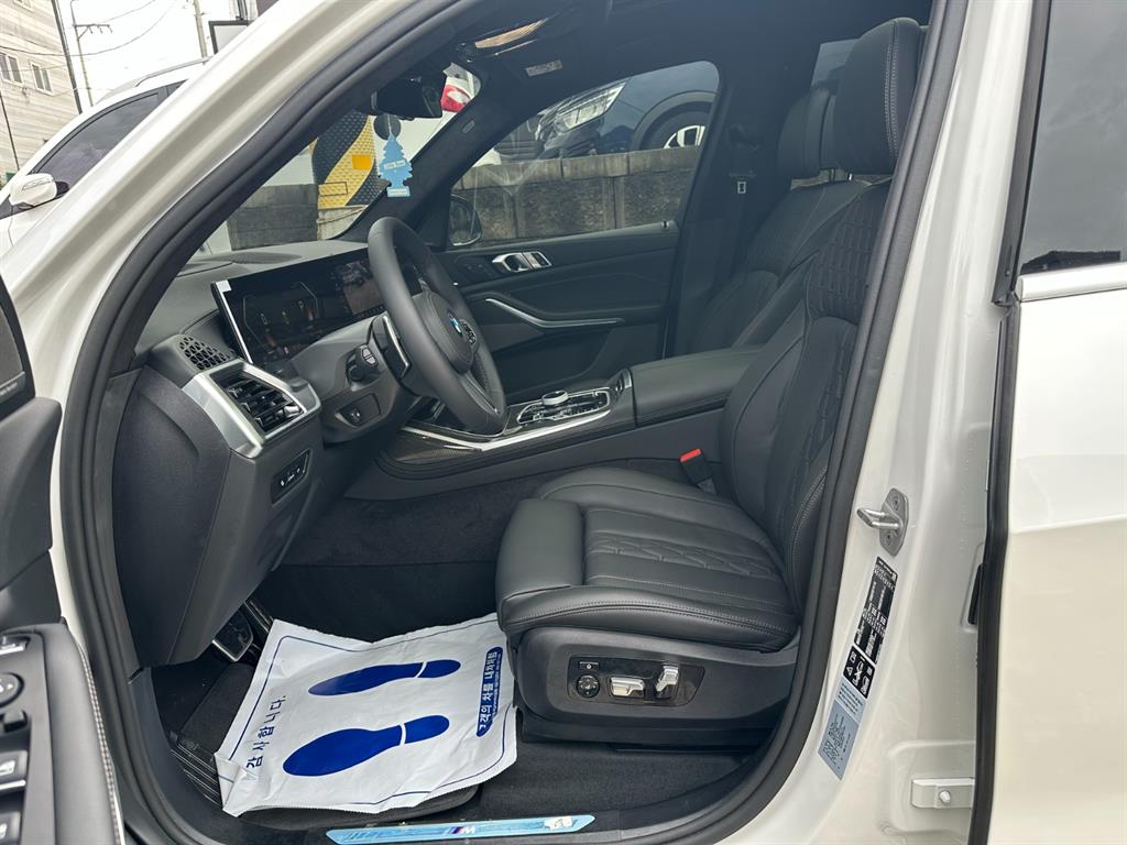 BMW X7 — photo 11