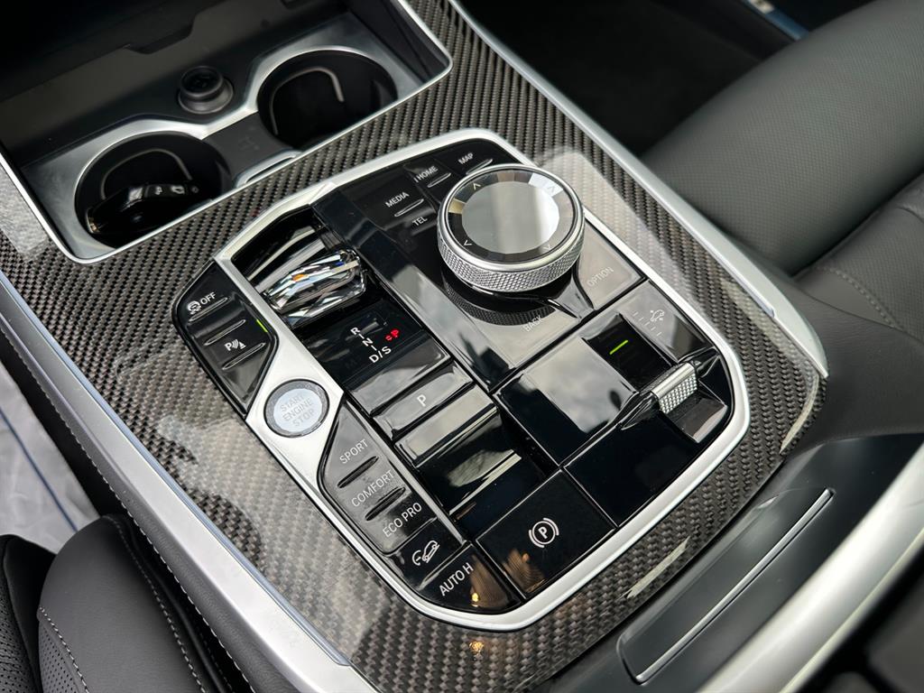 BMW X7 — photo 13
