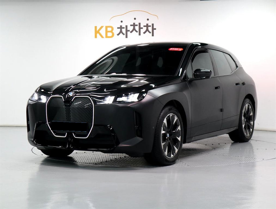 BMW iX — photo 01