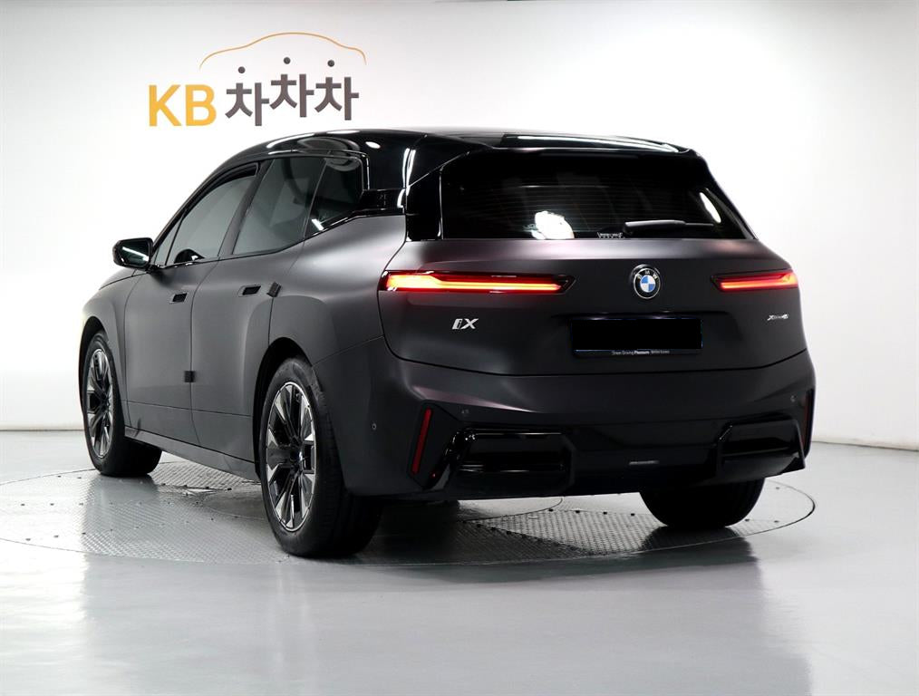BMW iX — photo 04