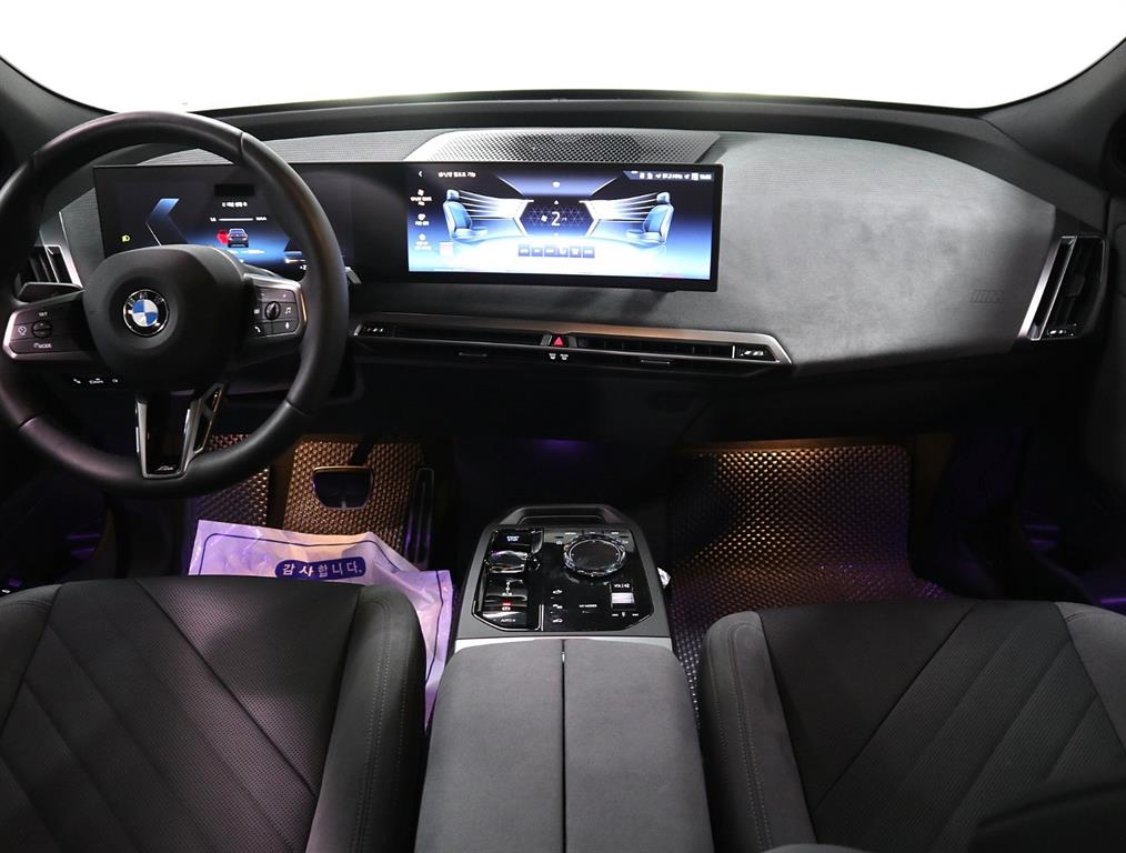 BMW iX — photo 05