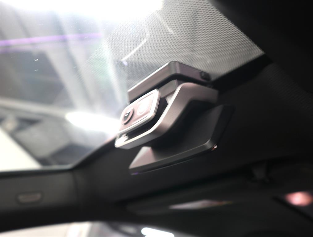 BMW iX — photo 13