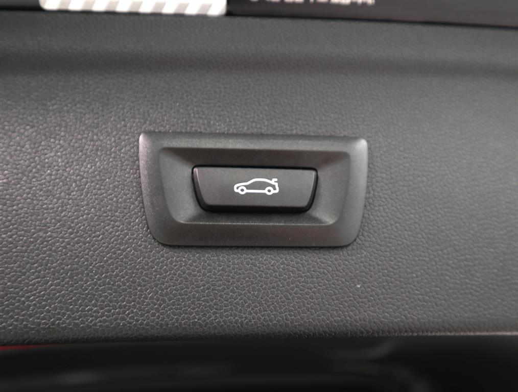 BMW iX — photo 15