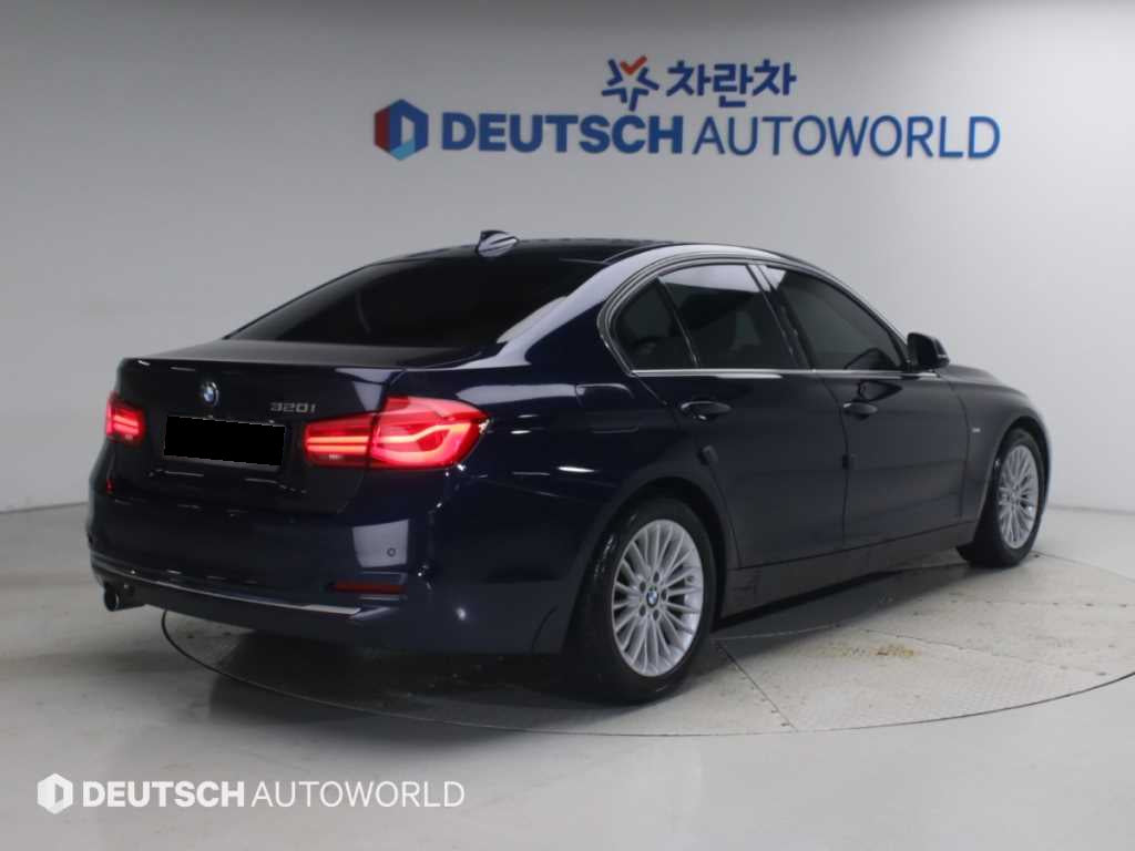 BMW 3-Series — photo 02