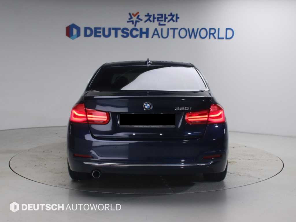 BMW 3-Series — photo 04