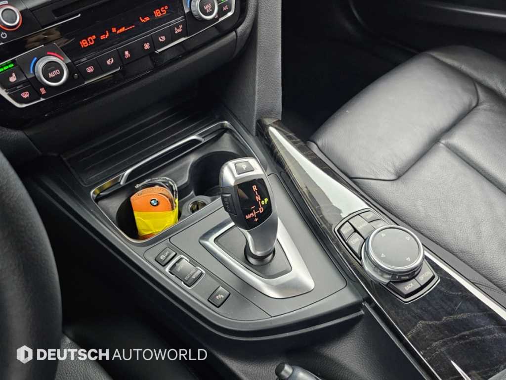 BMW 3-Series — photo 09