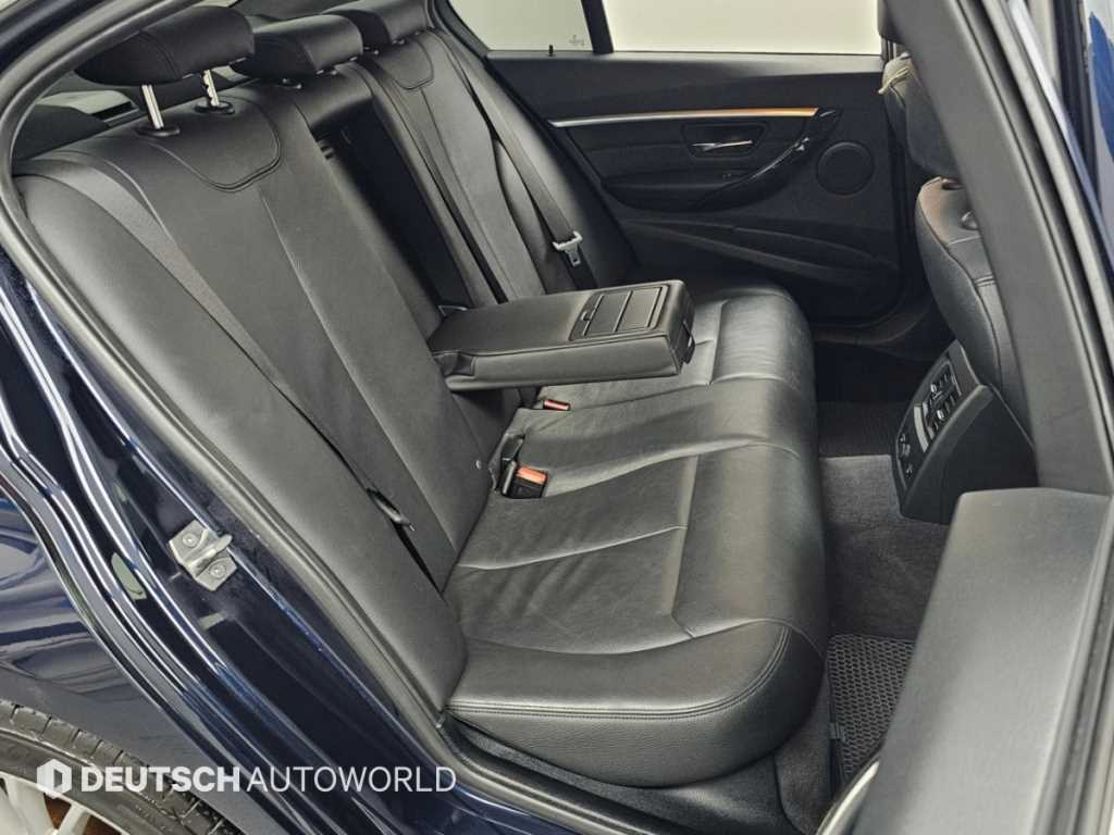 BMW 3-Series — photo 12