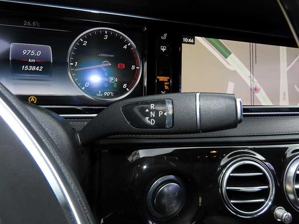 Mercedes-Benz S-Class — photo 10