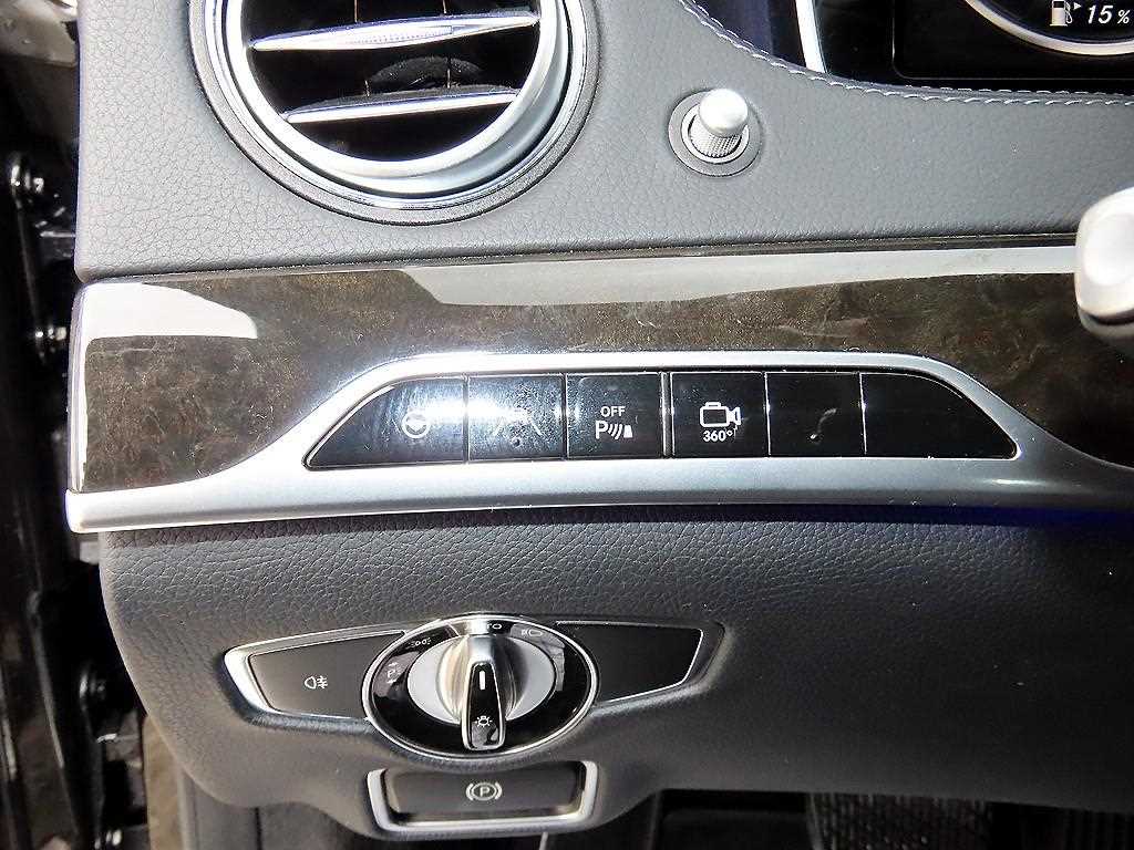 Mercedes-Benz S-Class — photo 11