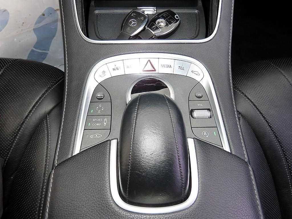 Mercedes-Benz S-Class — photo 13