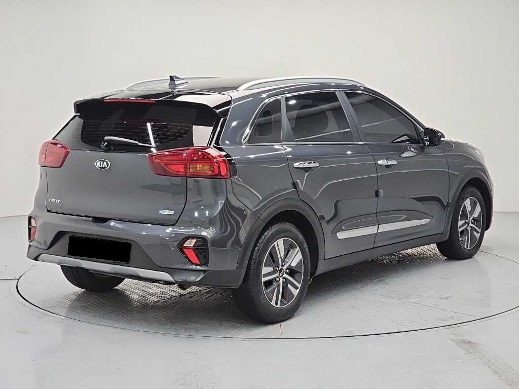 Kia Niro — photo 04