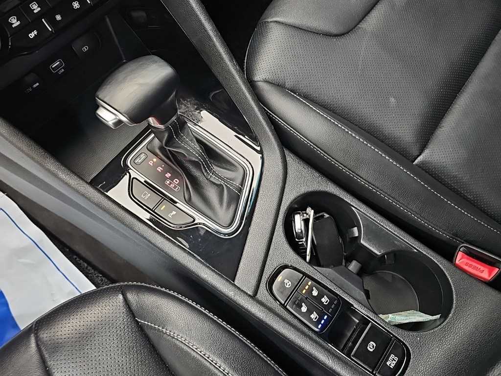 Kia Niro — photo 08