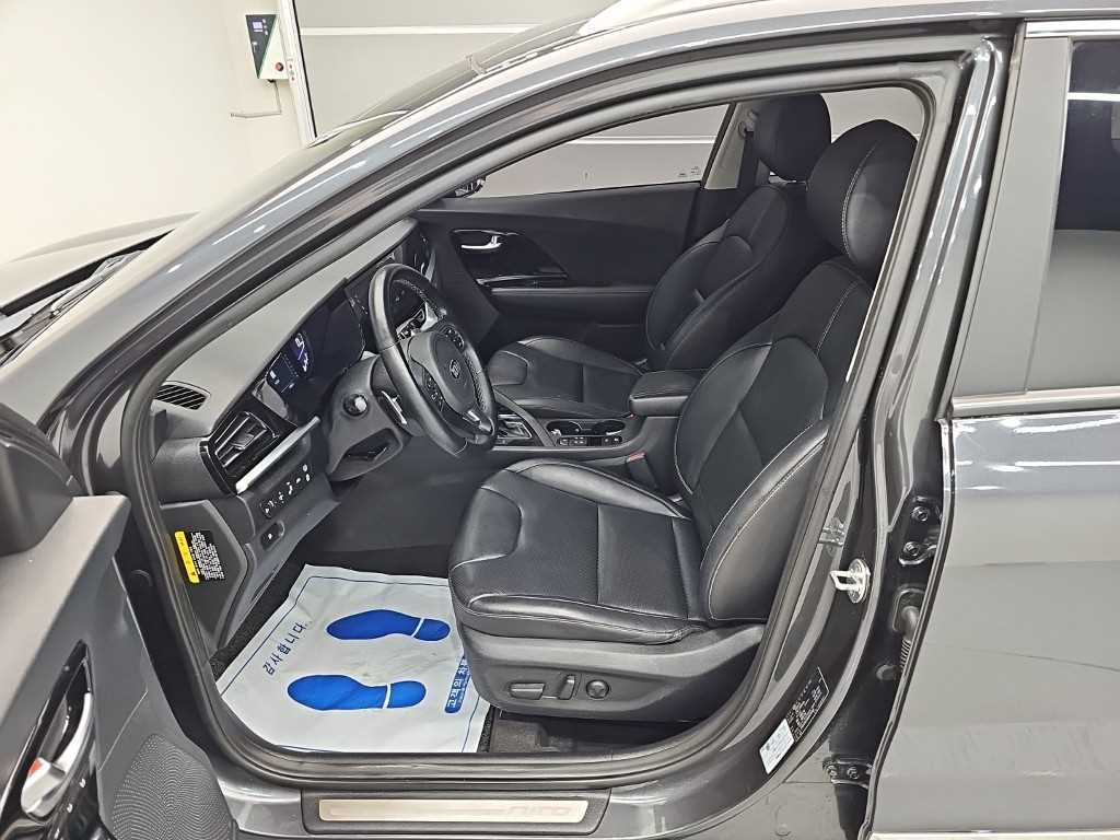 Kia Niro — photo 11