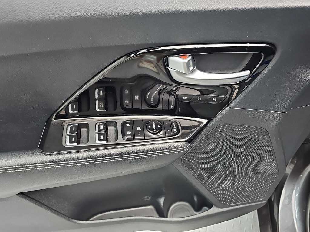 Kia Niro — photo 16