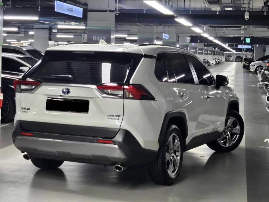 Toyota RAV4 — photo 04