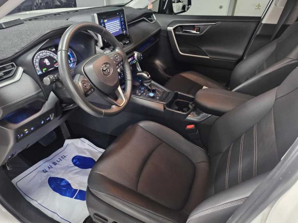Toyota RAV4 — photo 05
