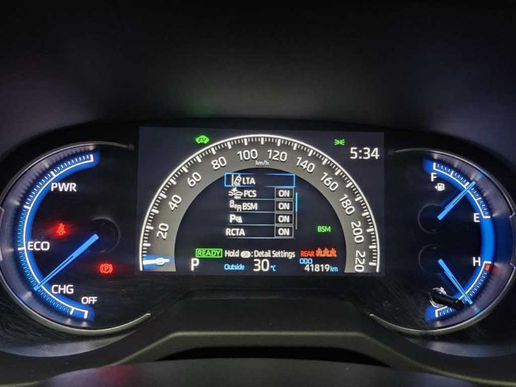 Toyota RAV4 — photo 08