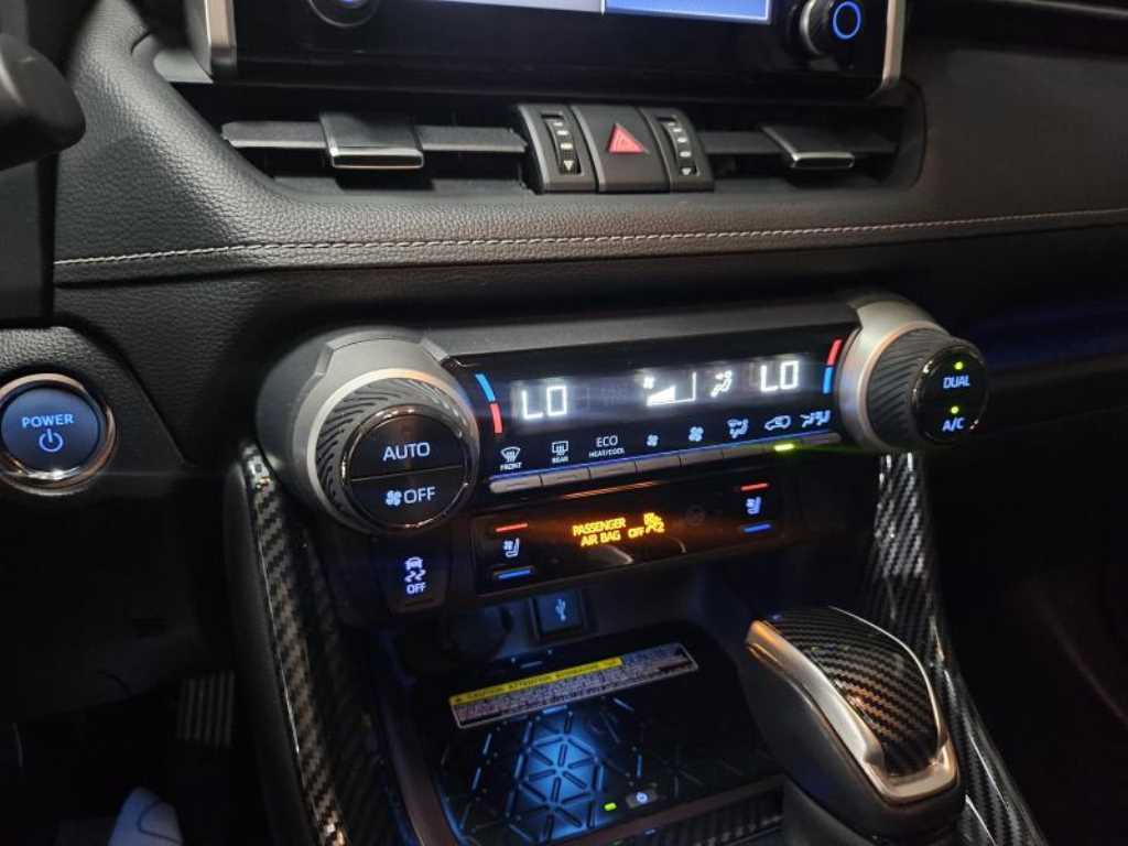Toyota RAV4 — photo 11