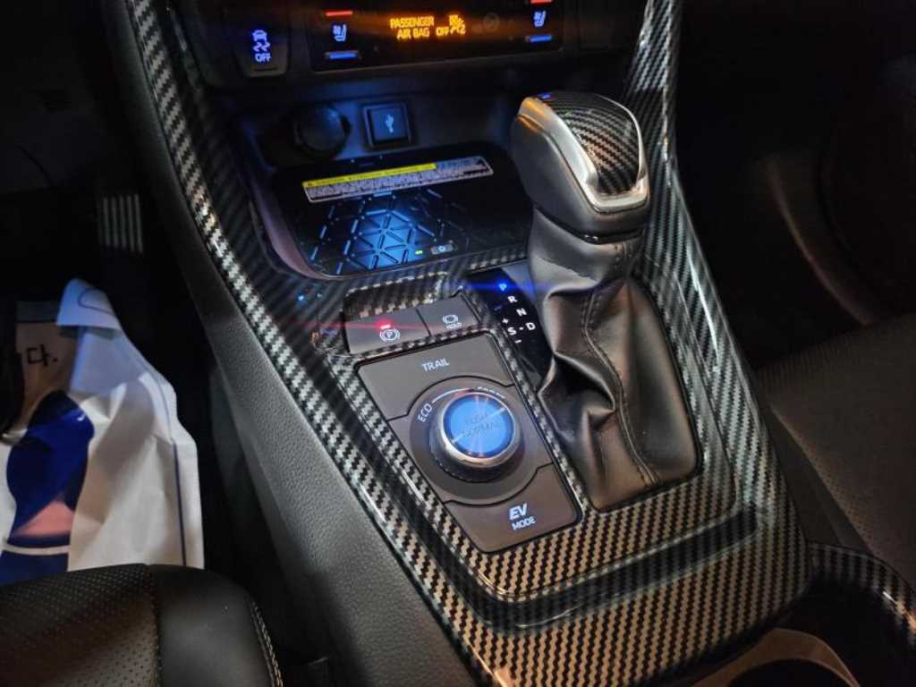Toyota RAV4 — photo 12