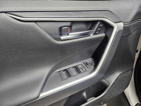 Toyota RAV4 — photo 13