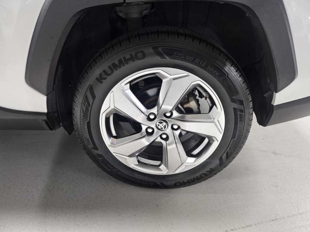 Toyota RAV4 — photo 17