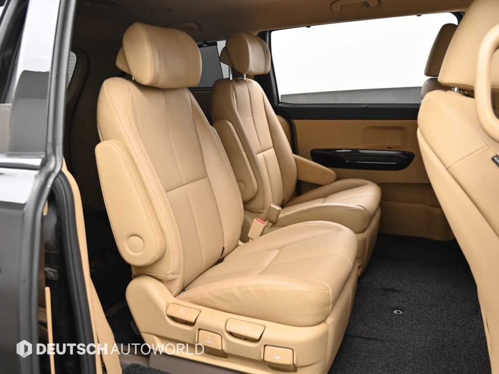 Kia Carnival — photo 12