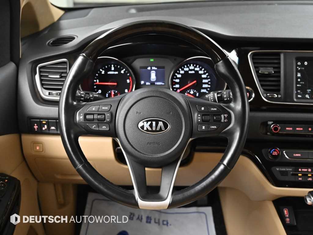 Kia Carnival — photo 13