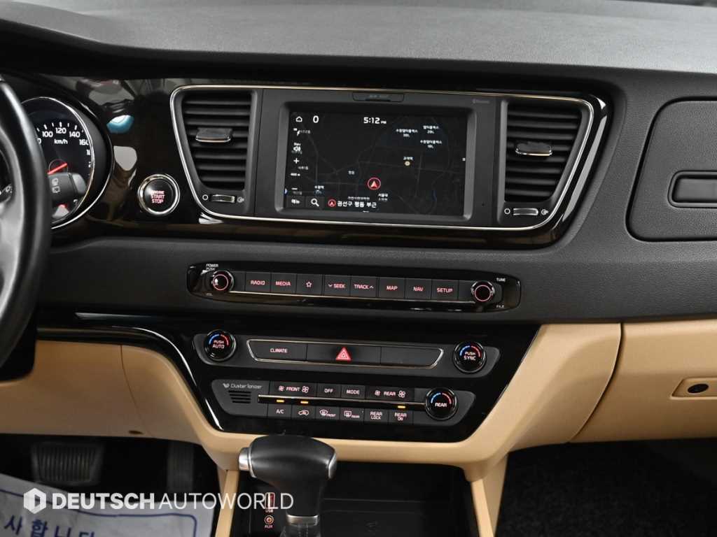 Kia Carnival — photo 14