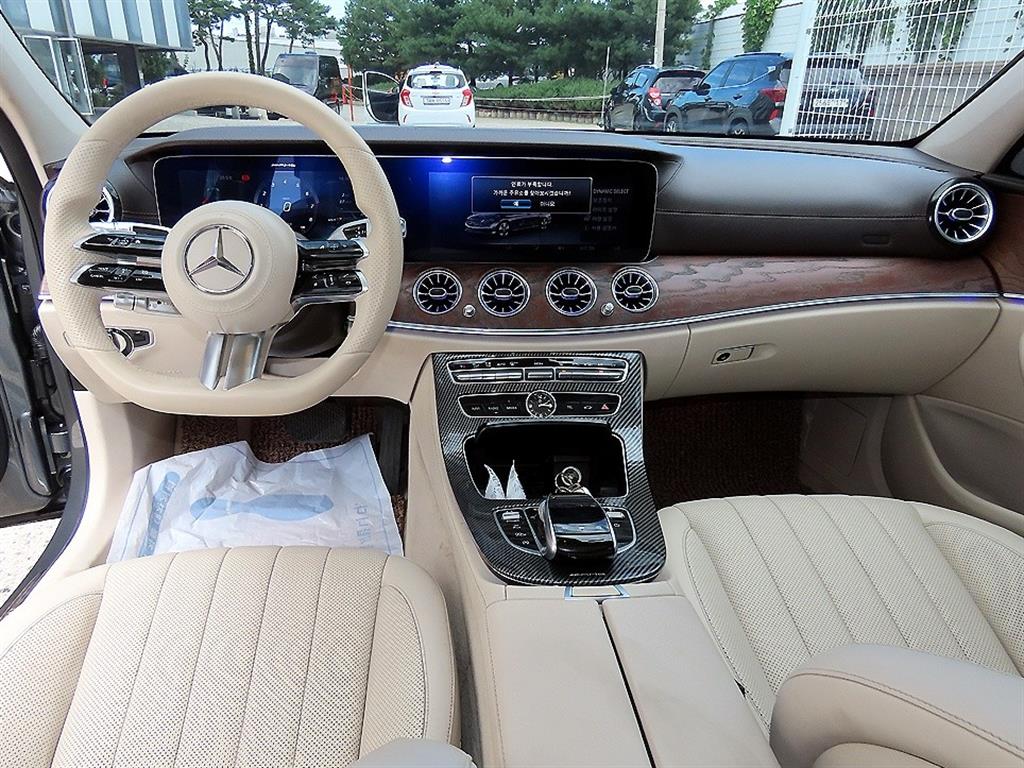 Mercedes-Benz E-Class — photo 07