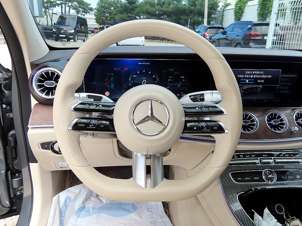 Mercedes-Benz E-Class — photo 08