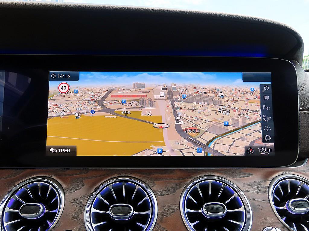 Mercedes-Benz E-Class — photo 14