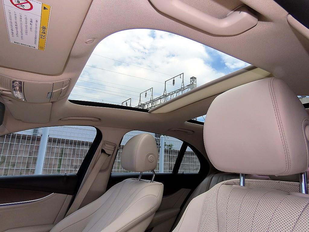 Mercedes-Benz E-Class — photo 16
