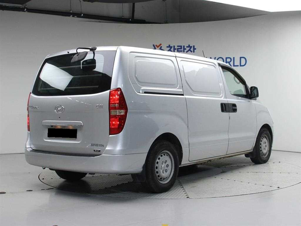 Hyundai Starex — photo 02