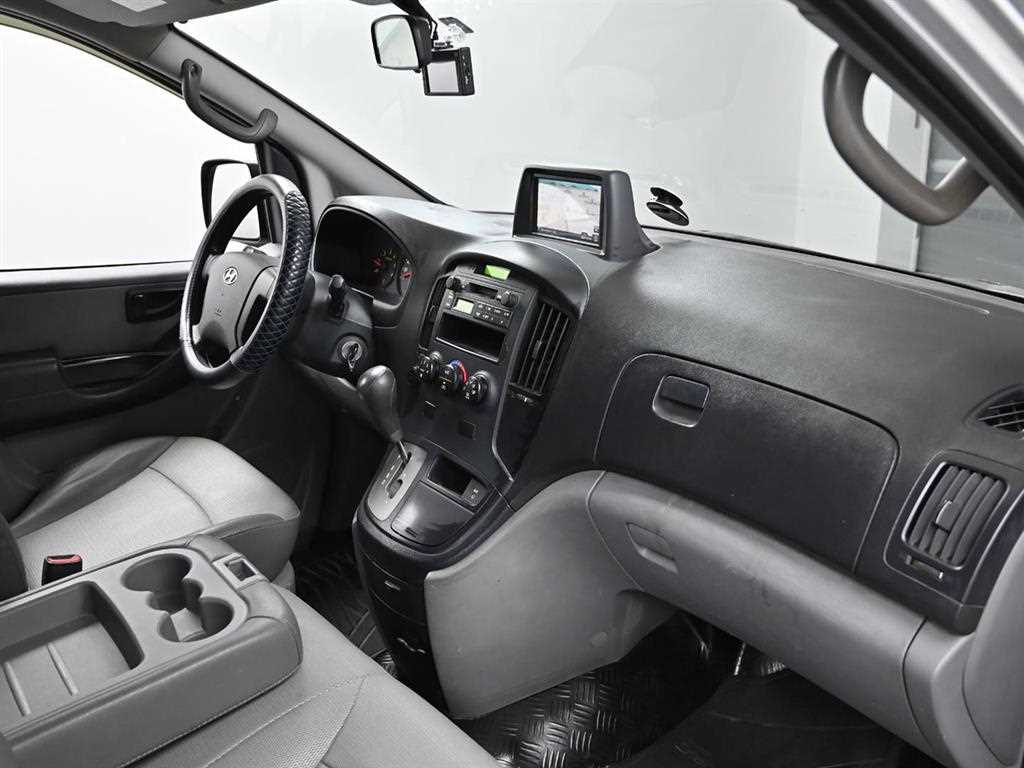Hyundai Starex — photo 07