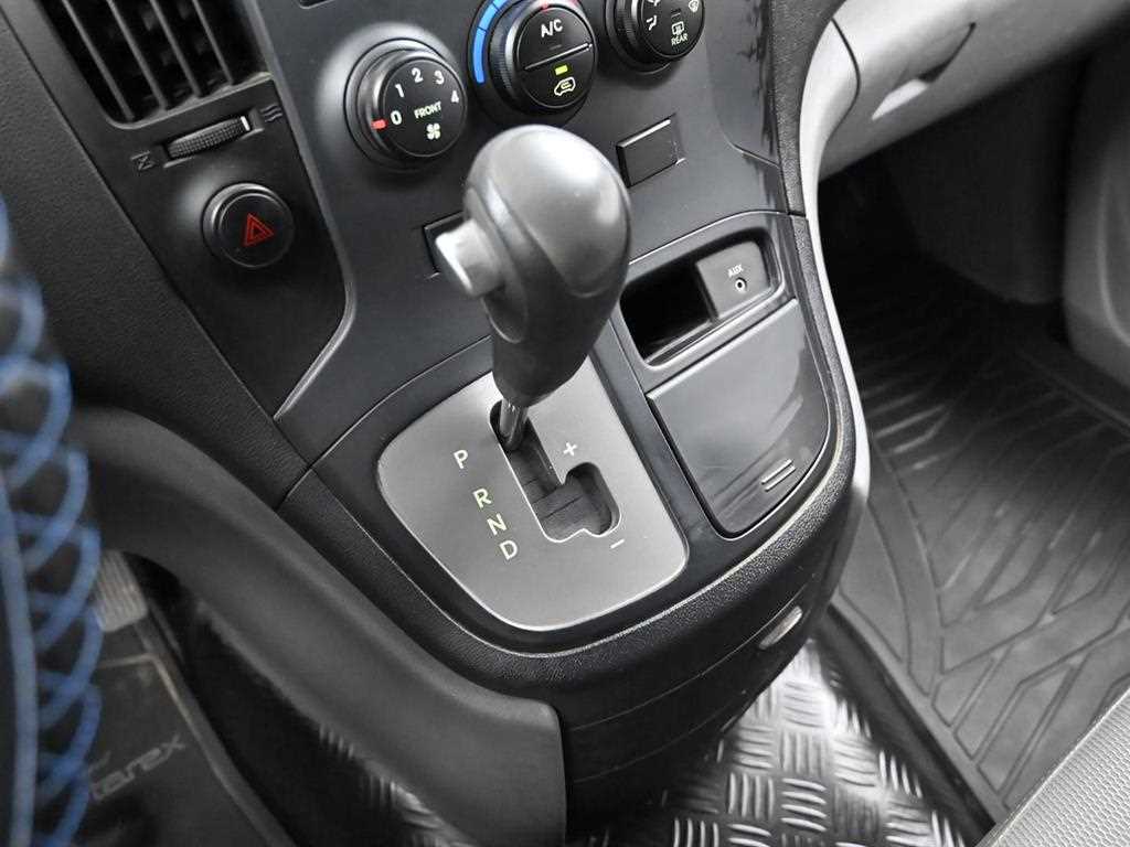 Hyundai Starex — photo 09