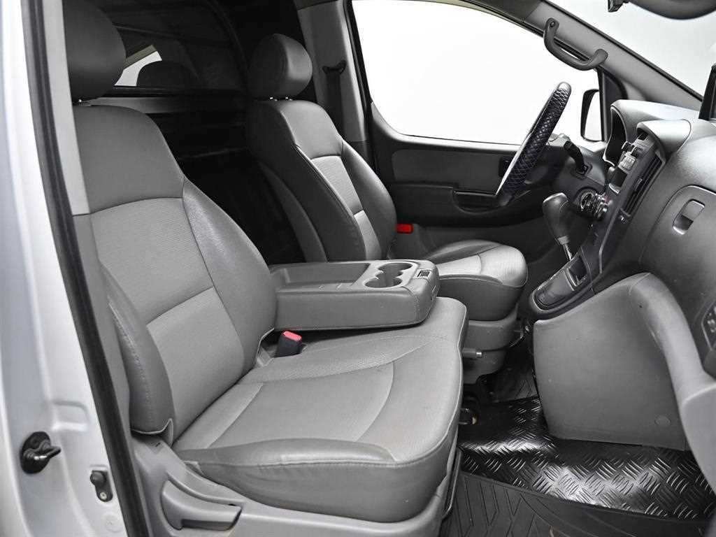 Hyundai Starex — photo 10