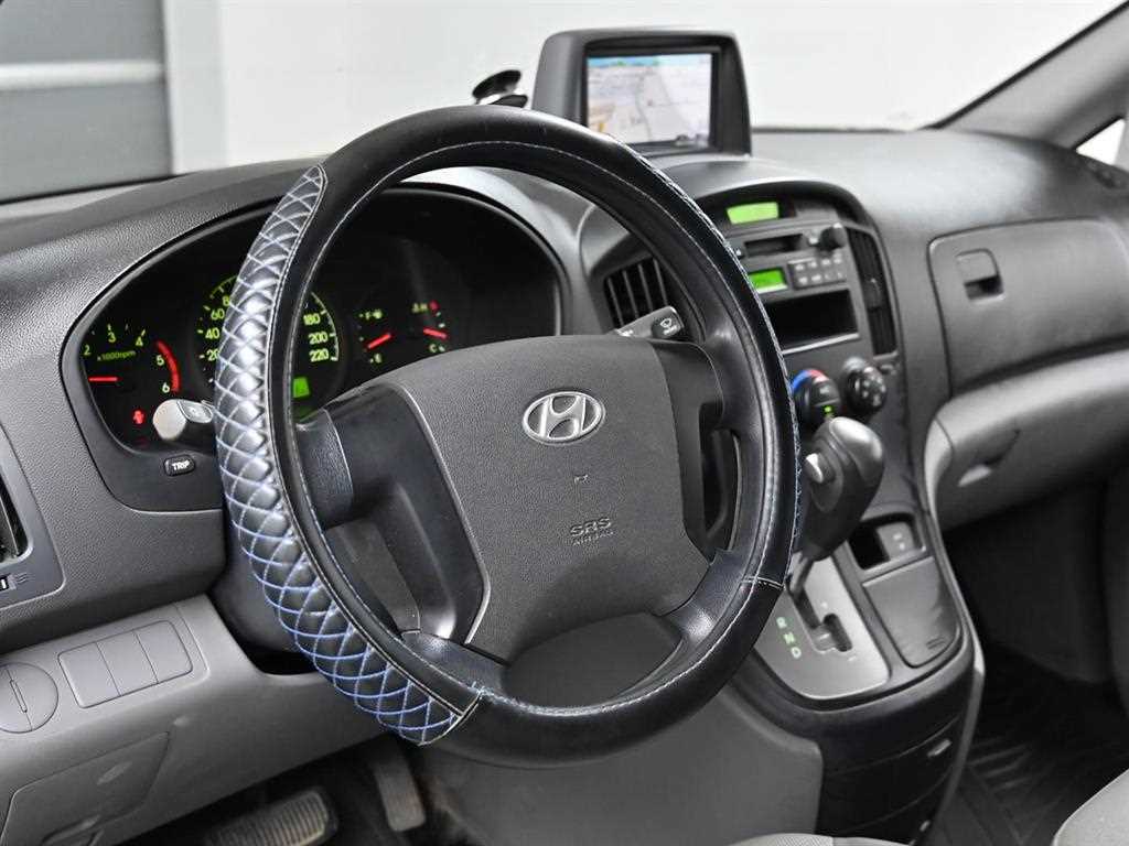 Hyundai Starex — photo 13