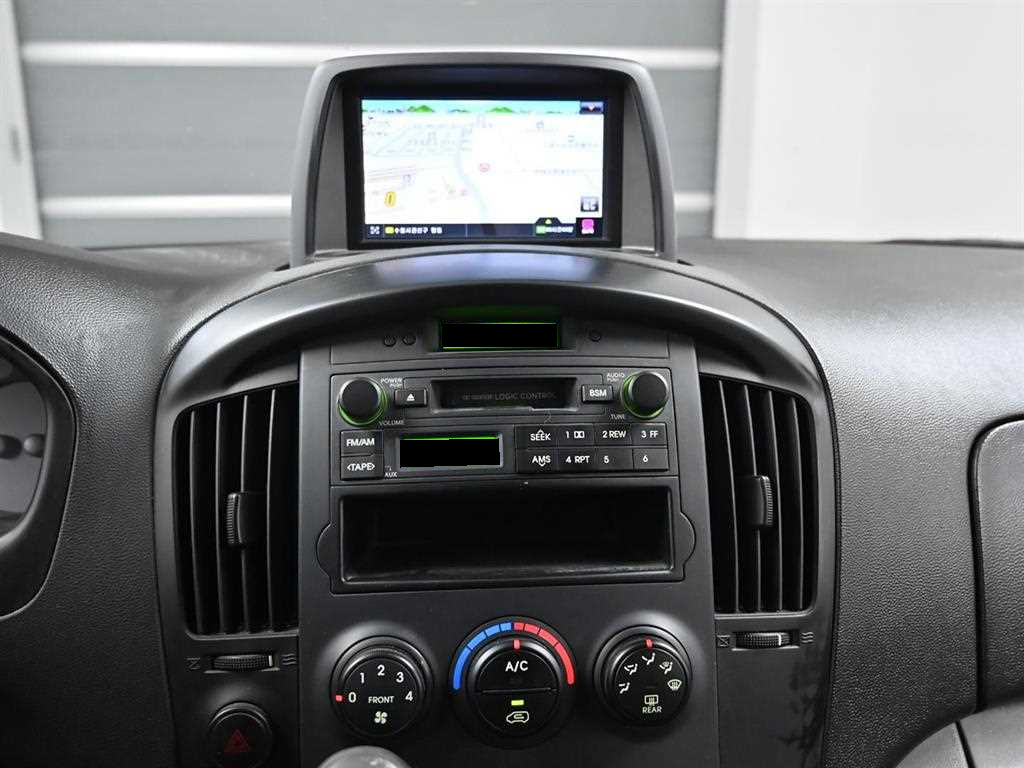 Hyundai Starex — photo 14
