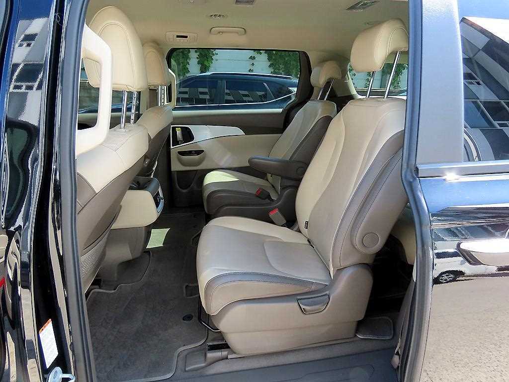 Kia Carnival — photo 06