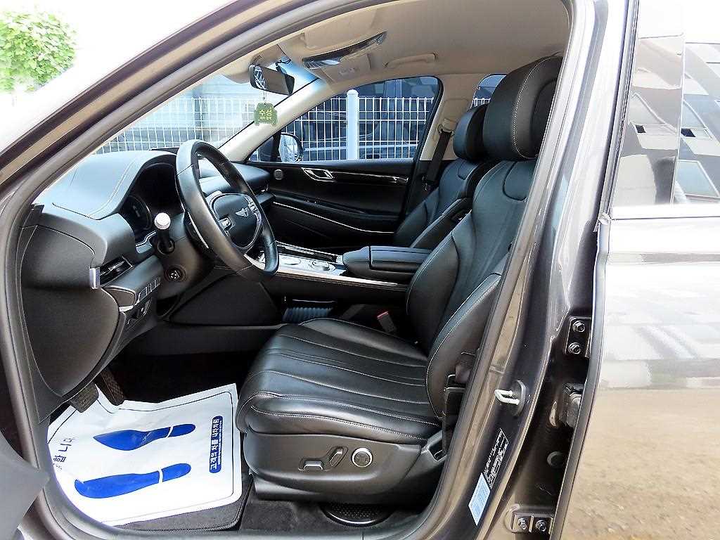 Genesis GV80 — photo 05