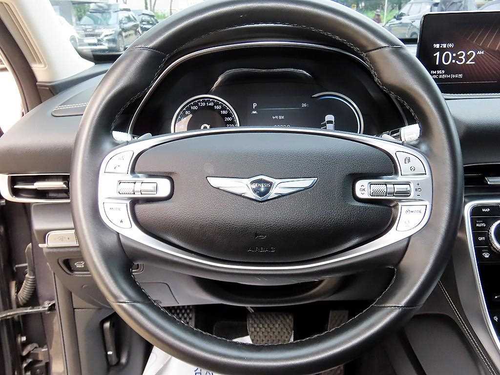 Genesis GV80 — photo 08