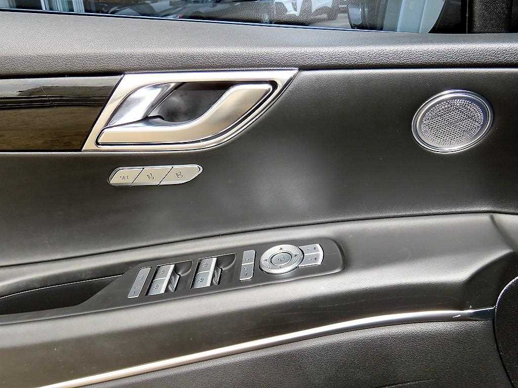 Genesis GV80 — photo 11