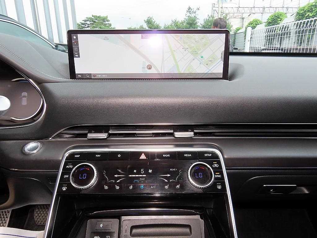 Genesis GV80 — photo 13