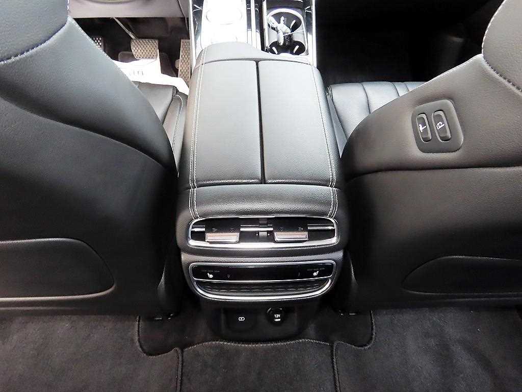 Genesis GV80 — photo 16