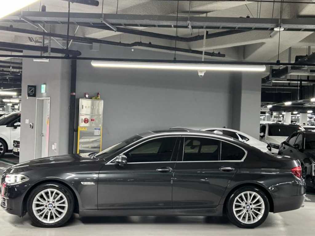 BMW 5-Series — photo 03