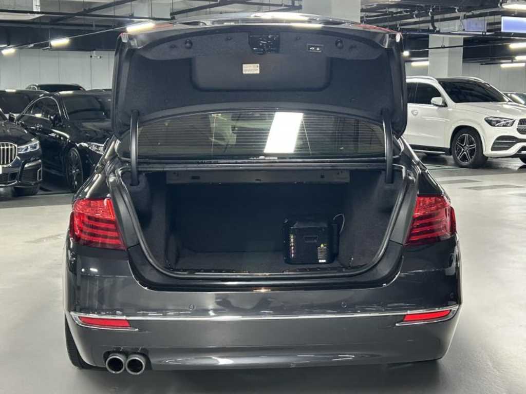 BMW 5-Series — photo 06